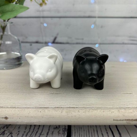 Pig Salt and Pepper Shakers Black and White - Picture 2 of 6